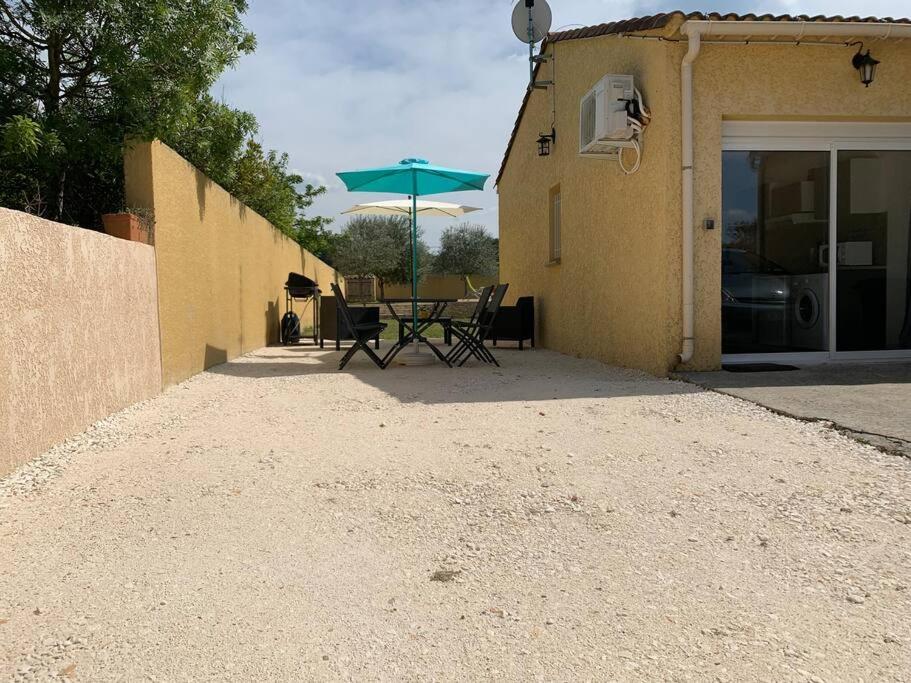 Loue Studio Dans Une Villa Avec Piscine Terrasse Saint-Theodorit Eksteriør bilde